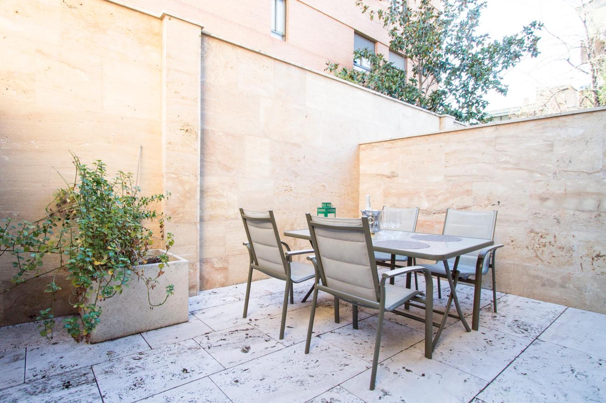 Apartamentos Villablino Arturo Soria Madrid Bagian luar foto
