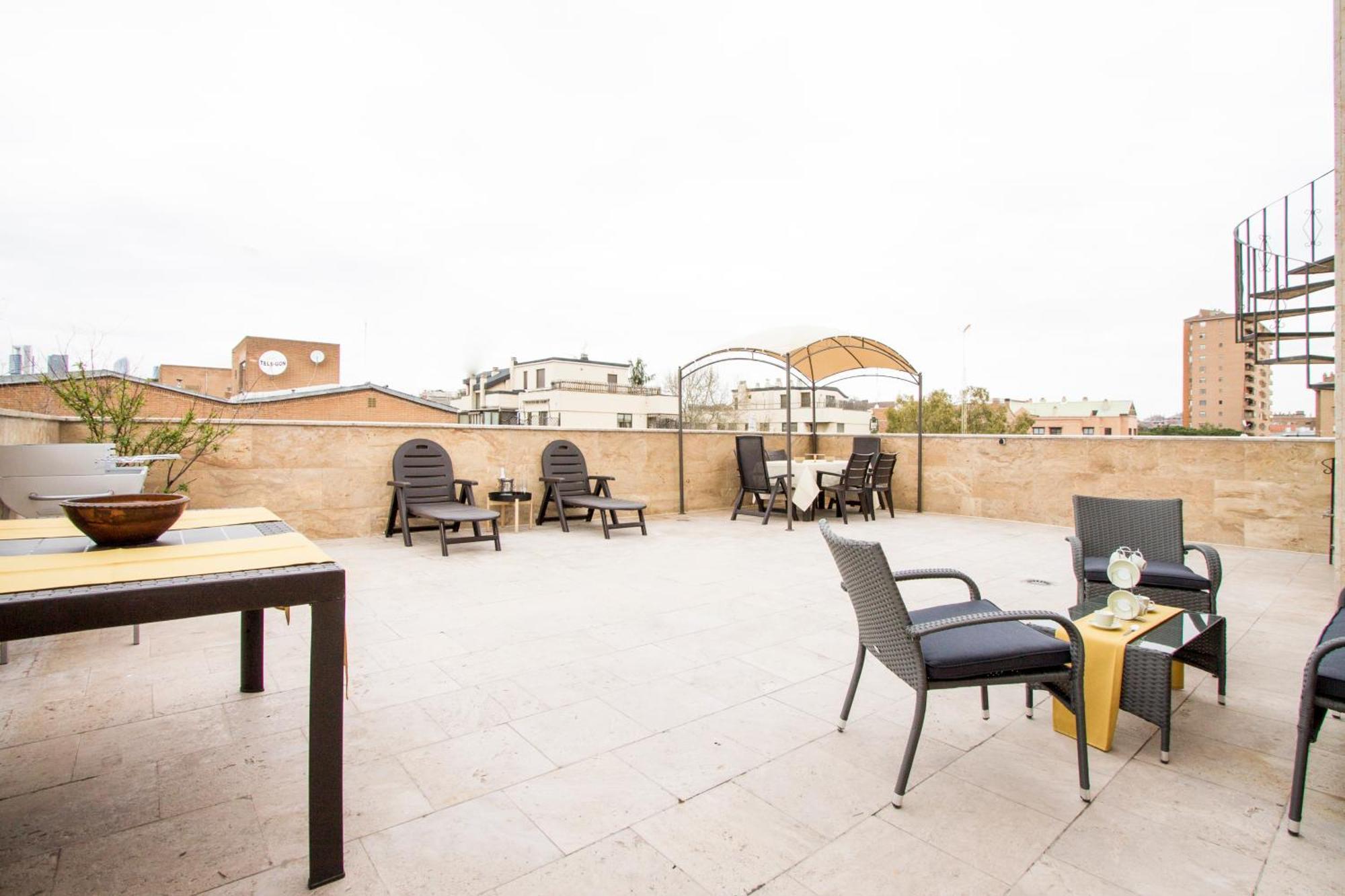Apartamentos Villablino Arturo Soria Madrid Bagian luar foto